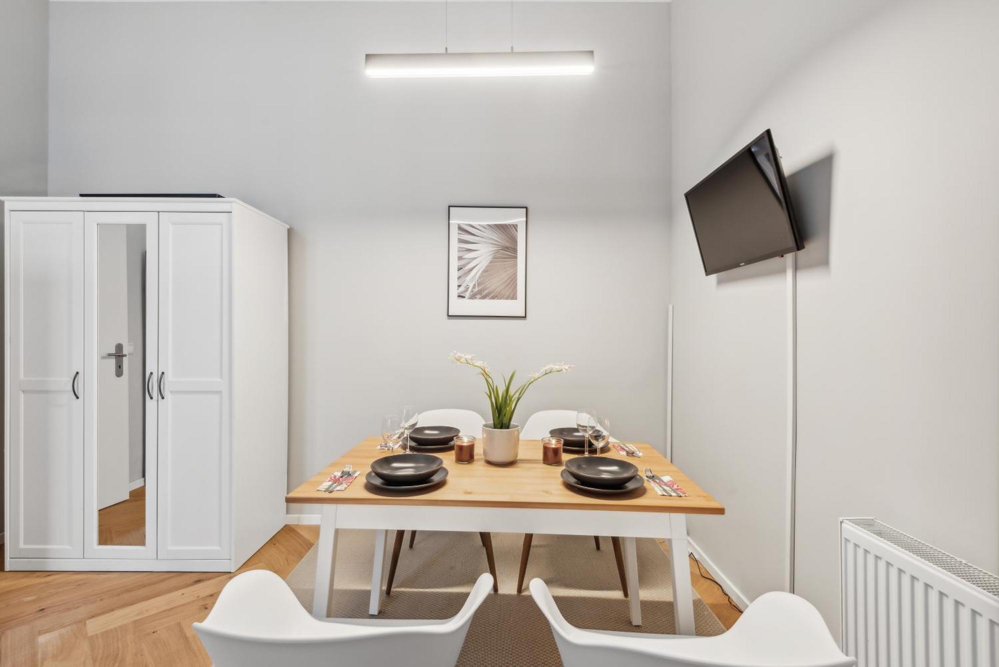 Comfy 2 Bedroom Charlottenburg Appartement *